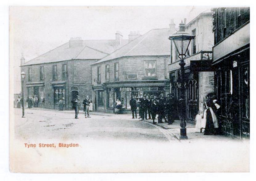 Martin’s Memories – Tyne Street from the crossings to the Station Hotel.